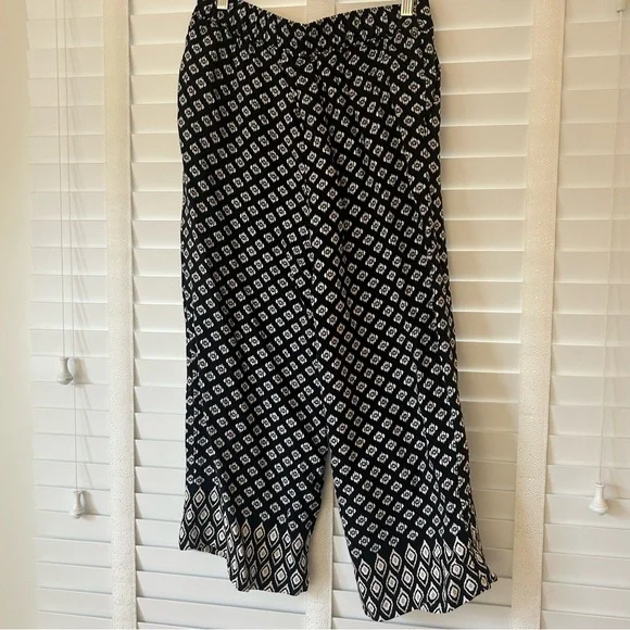 LOFT Wide Leg Pants The Pull On Black White Geometric Cropped Small Petite - Picture 8 of 13